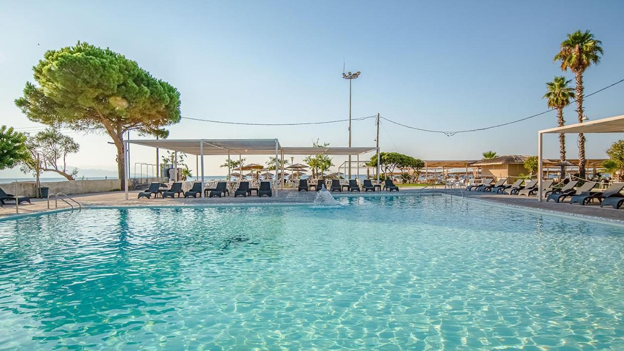 Buka Sandy Beach Месіні Екстер'єр фото