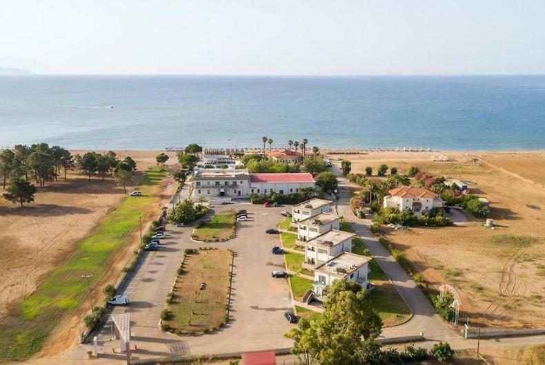 Buka Sandy Beach Месіні Екстер'єр фото