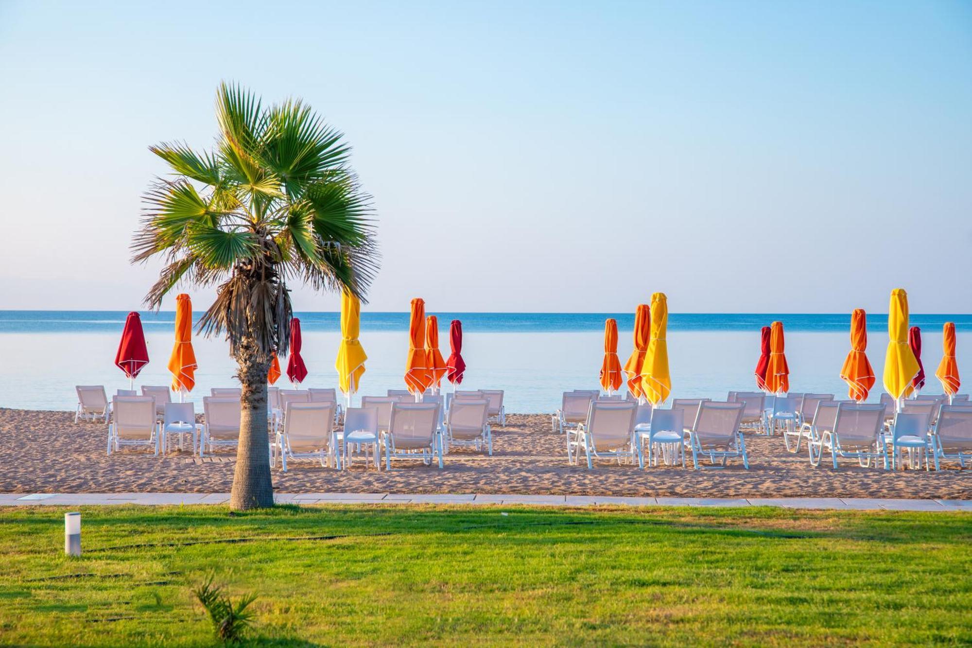 Buka Sandy Beach Месіні Екстер'єр фото