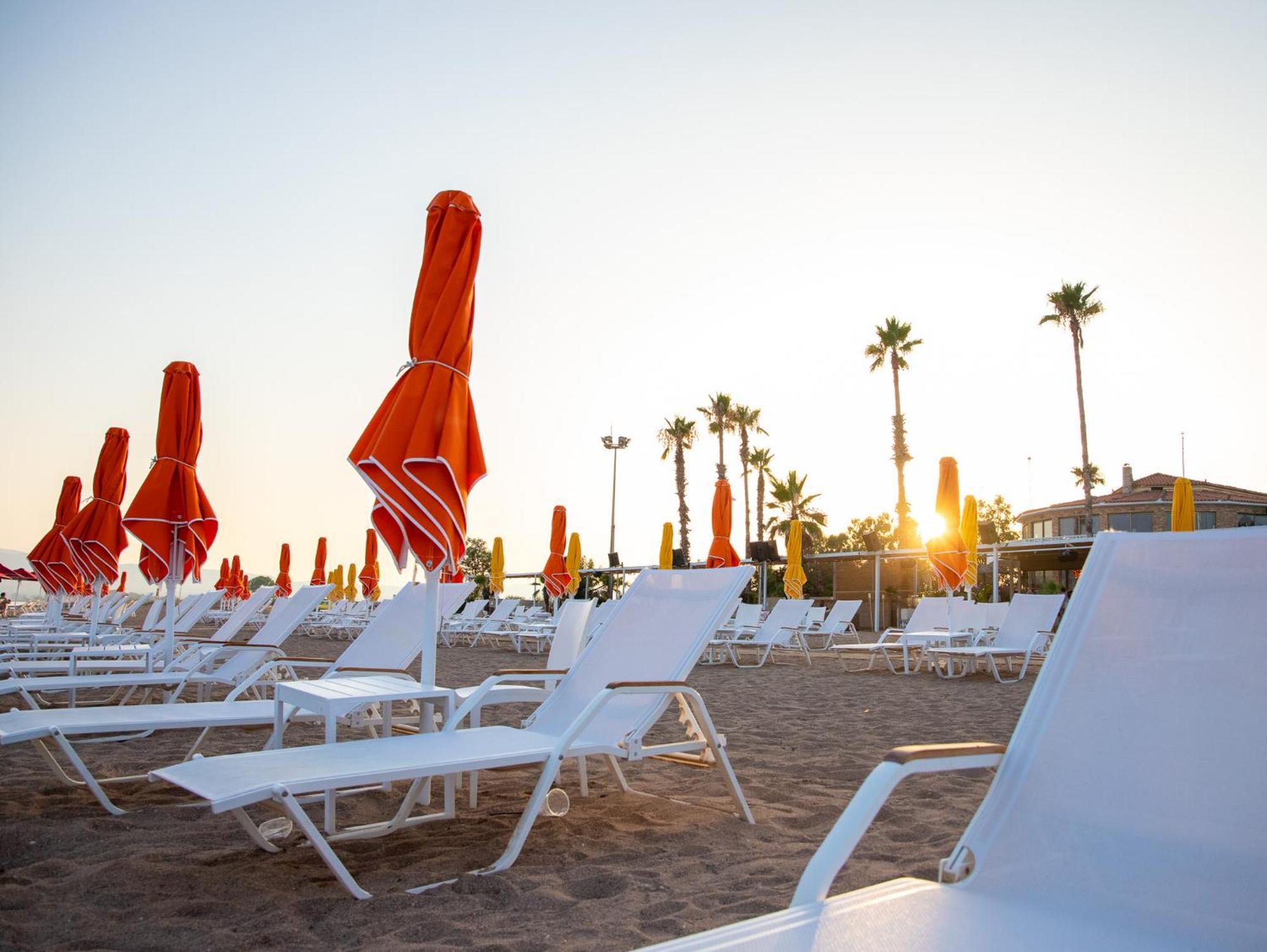Buka Sandy Beach Месіні Екстер'єр фото