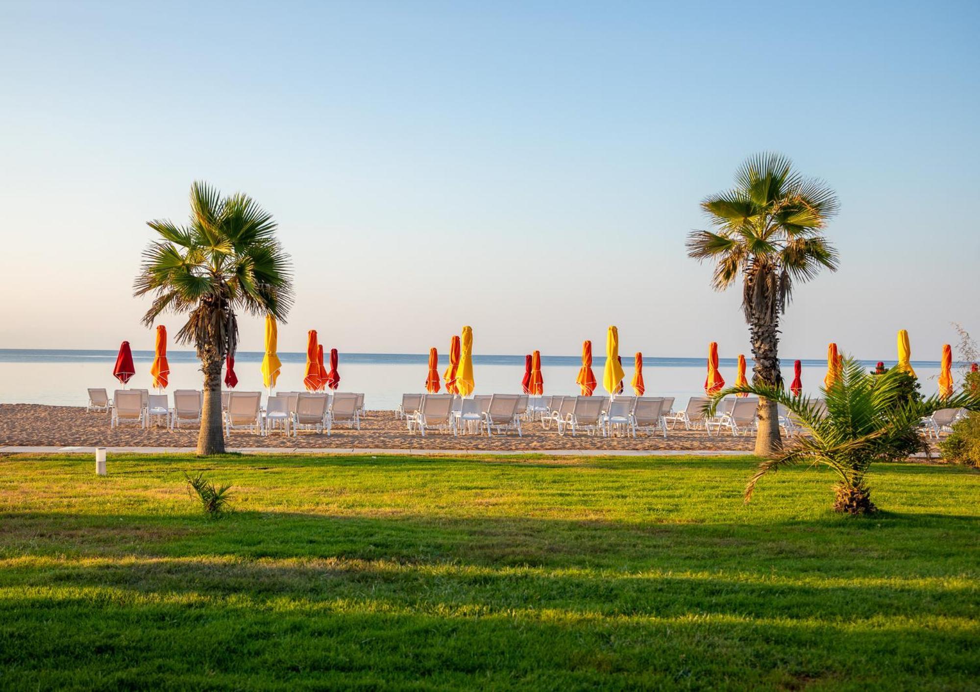 Buka Sandy Beach Месіні Екстер'єр фото