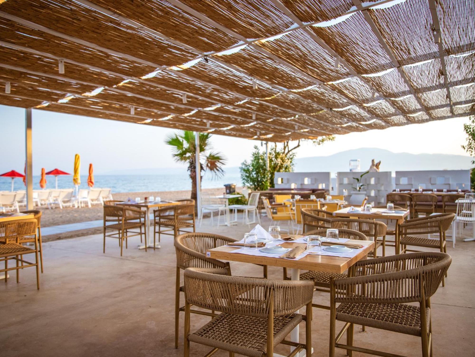 Buka Sandy Beach Месіні Екстер'єр фото