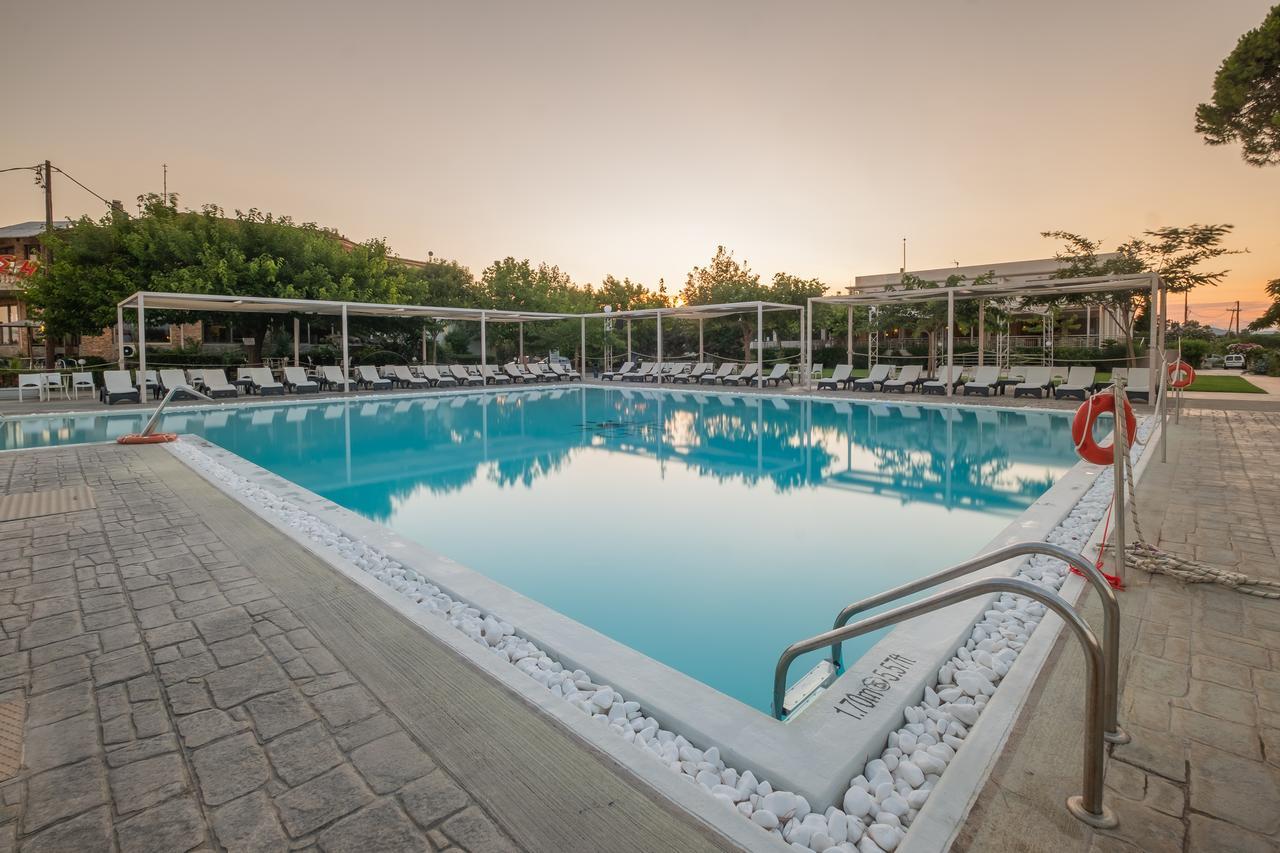 Buka Sandy Beach Месіні Екстер'єр фото