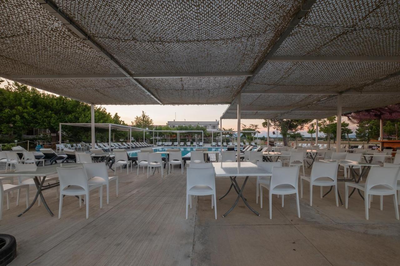Buka Sandy Beach Месіні Екстер'єр фото